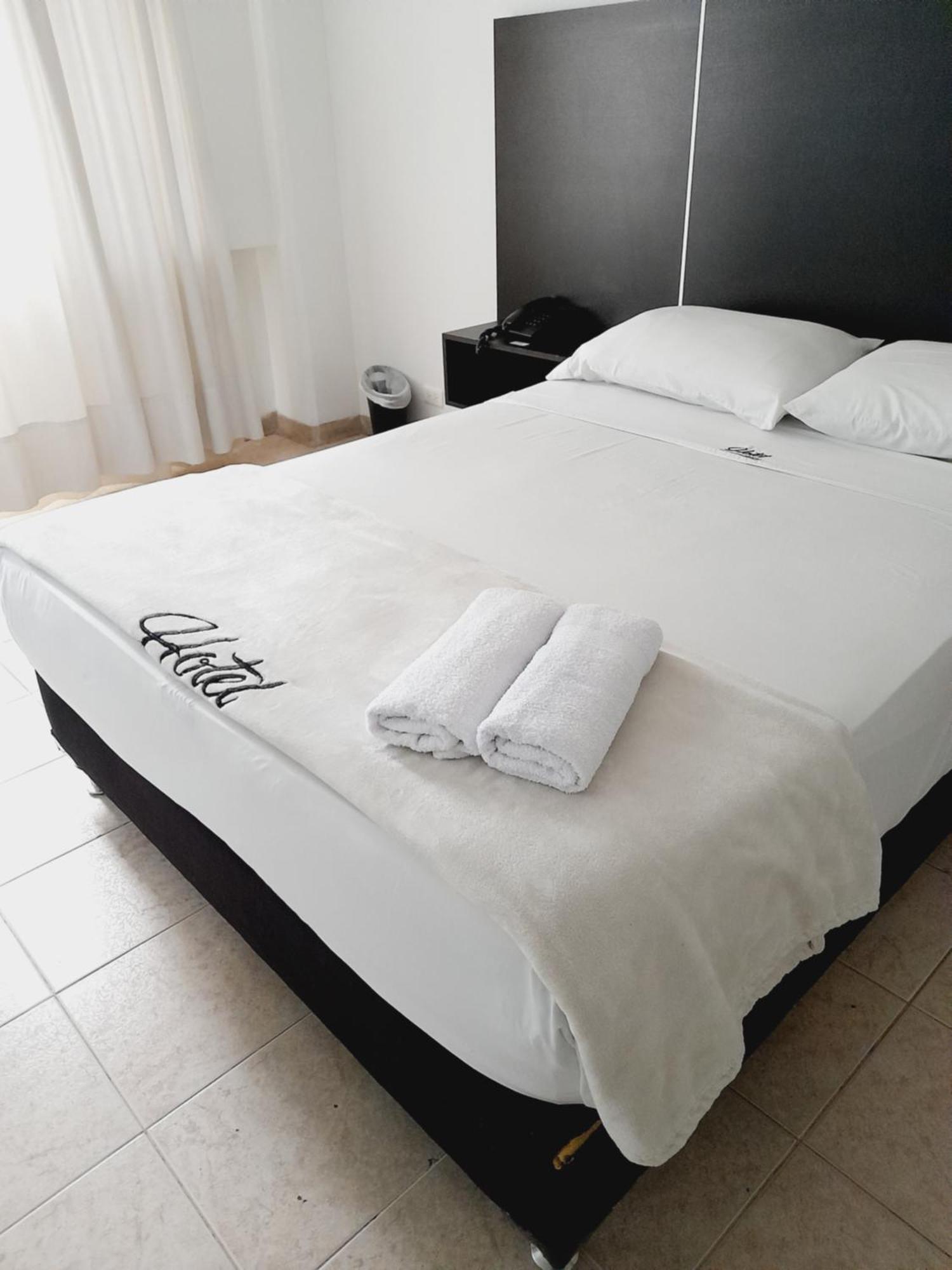 Hotel Saint John Medellín Zewnętrze zdjęcie